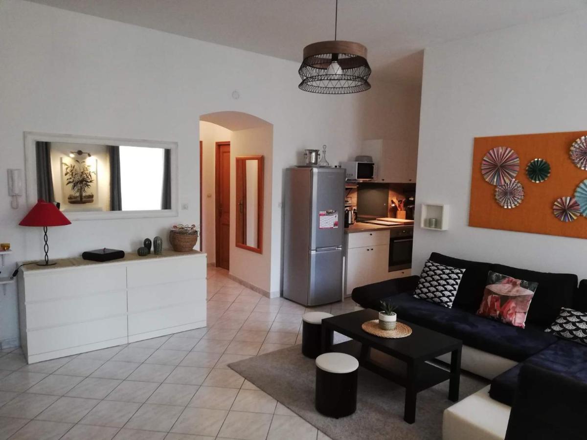 Orange: Appartement Pratique Et Idealement Place Orange  Exterior photo